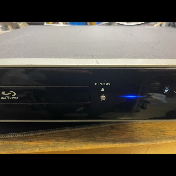 Blu-ray player by Magnavox - Picture 3 of 12